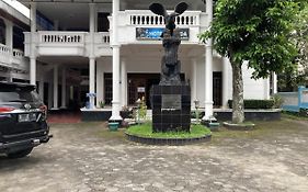 Hotel Garuda Syariah Near Alun Alun Banjarnegara